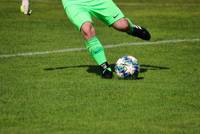 国足U22战乌兹别克首发站位：阵型4-4-2，蒯纪闻搭档朱鹏宇